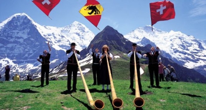 gallery/1469704259_alphorn by swiss tourism c sonderegger crop